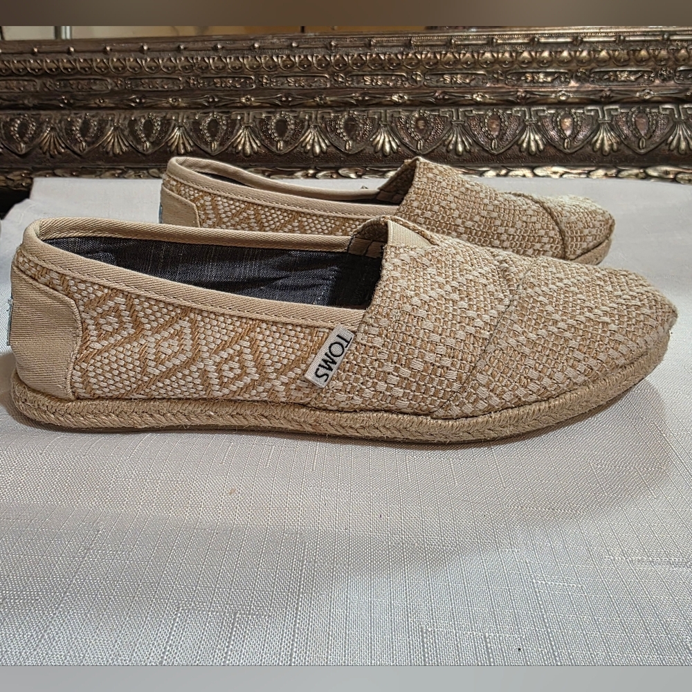 Toms Alpargata Classics In Tan & Cream Diamond Knit.  Sz W6.5